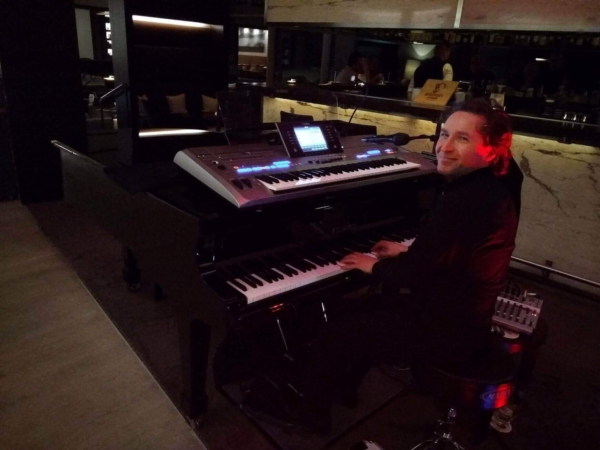 Kempinski Berchtesgaden Pianoentertainer Monsieur T.