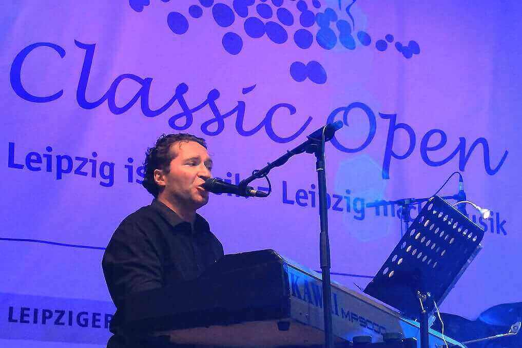 Monsieur T. Pianist Sänger Konzert Classic Open Leipzig