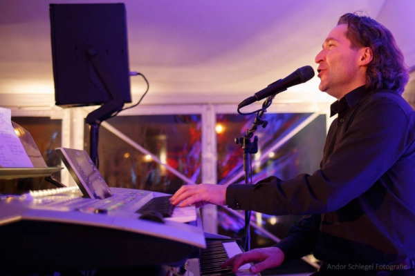 PMonsieur T. Pianist Sänger DJ Hope gala Dresden