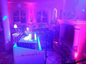Monsieur T. Pianist Sänger DJ Kleine Einkehr
