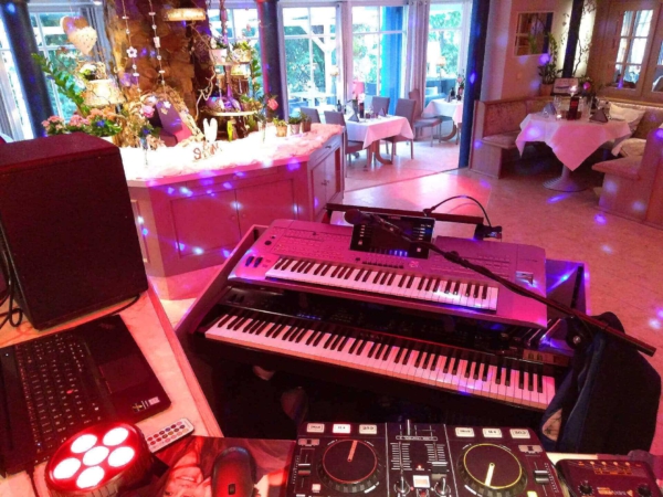Hotel Röhrsdorfer Hof _ Monsieur T. Pianist+Sänger+DJ_Röhrsdorfer Hof7
